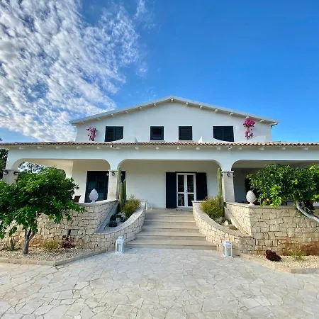 La Gemmazza Di Monasteri *